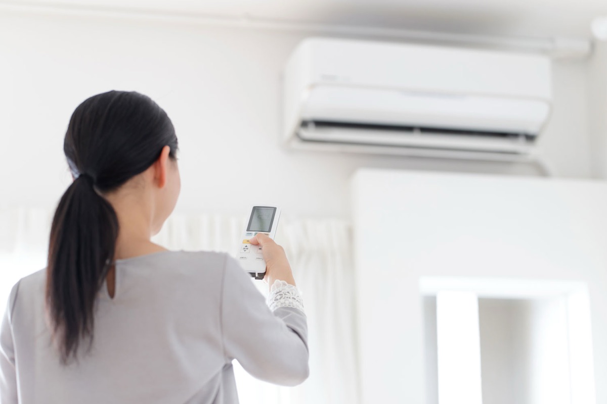 Climatiseur mural réversible dans un séjour