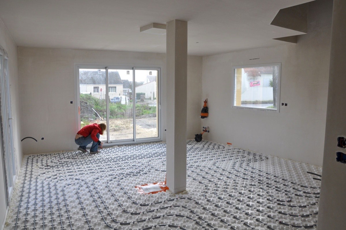 Pose d'un plancher chauffant dans une construction neuve
